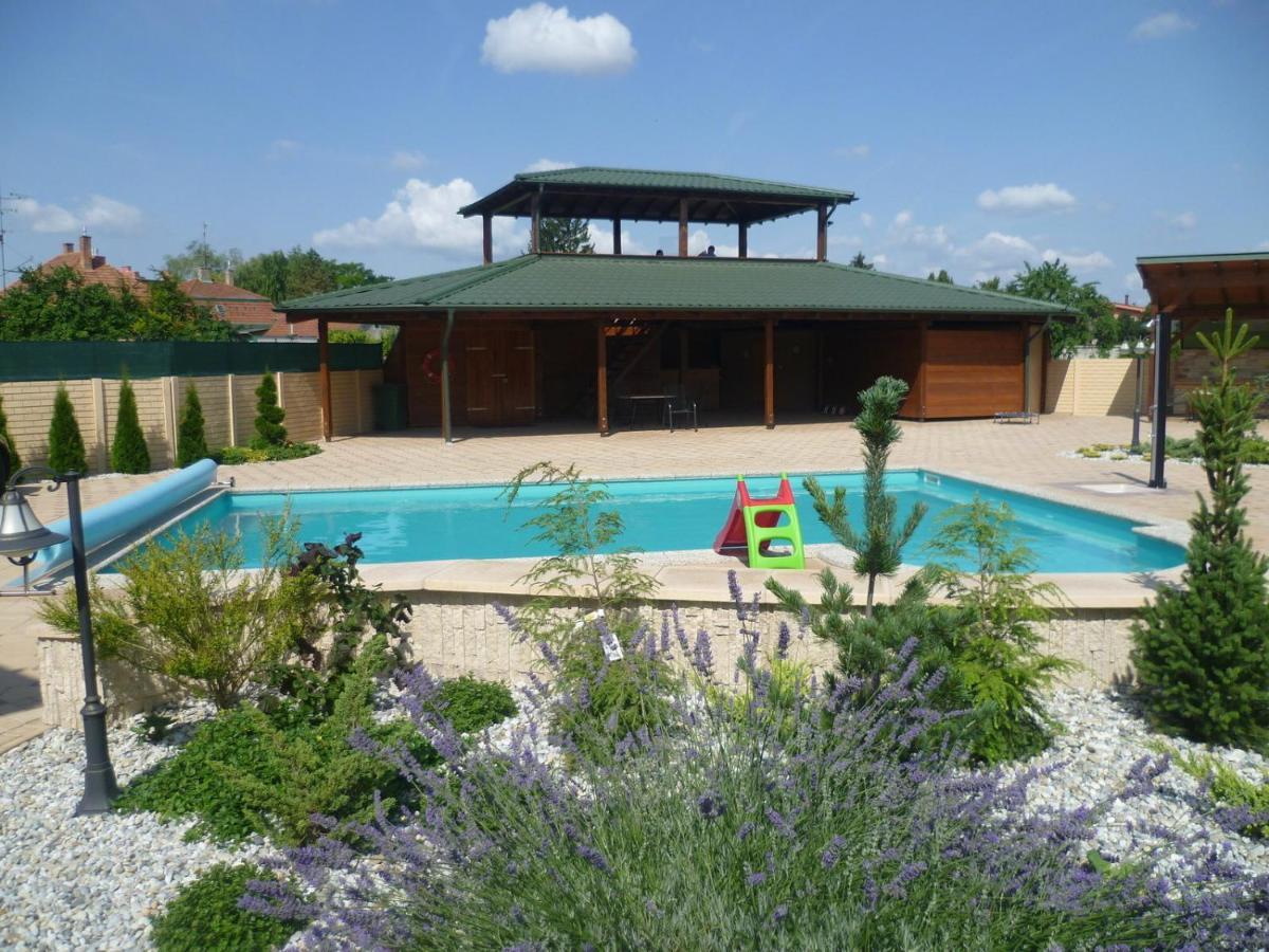 Margareta Penzion Velky Meder Exterior photo